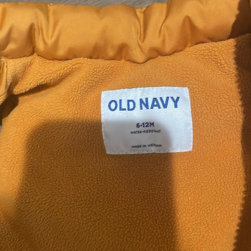 Old Navy unisex Baby Puffer Vest 6-12months